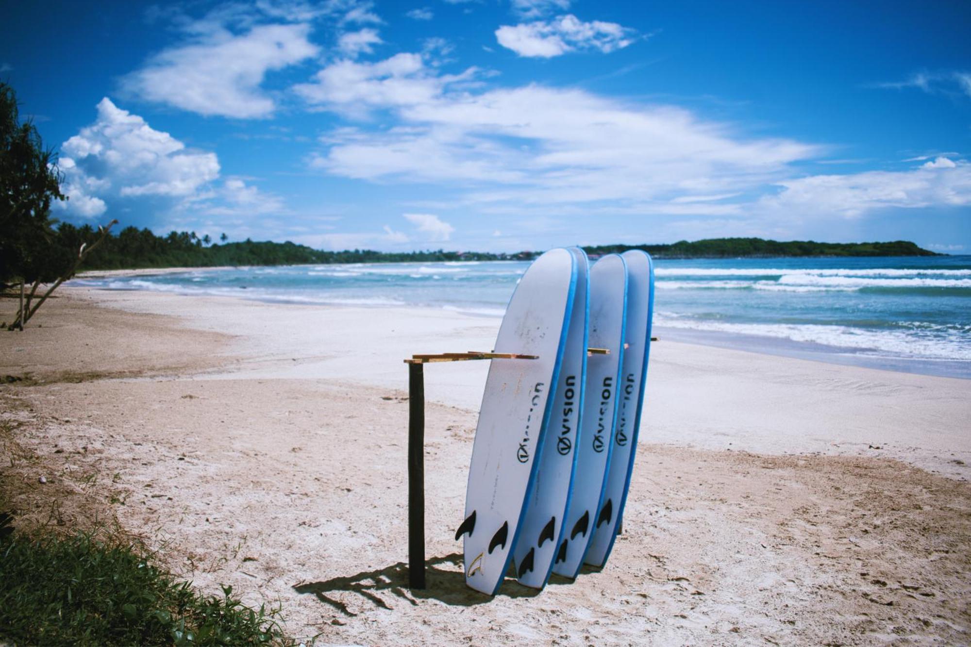 Calma - Surf, Yoga & Coffee On A Private Beach 迪克韦勒 外观 照片