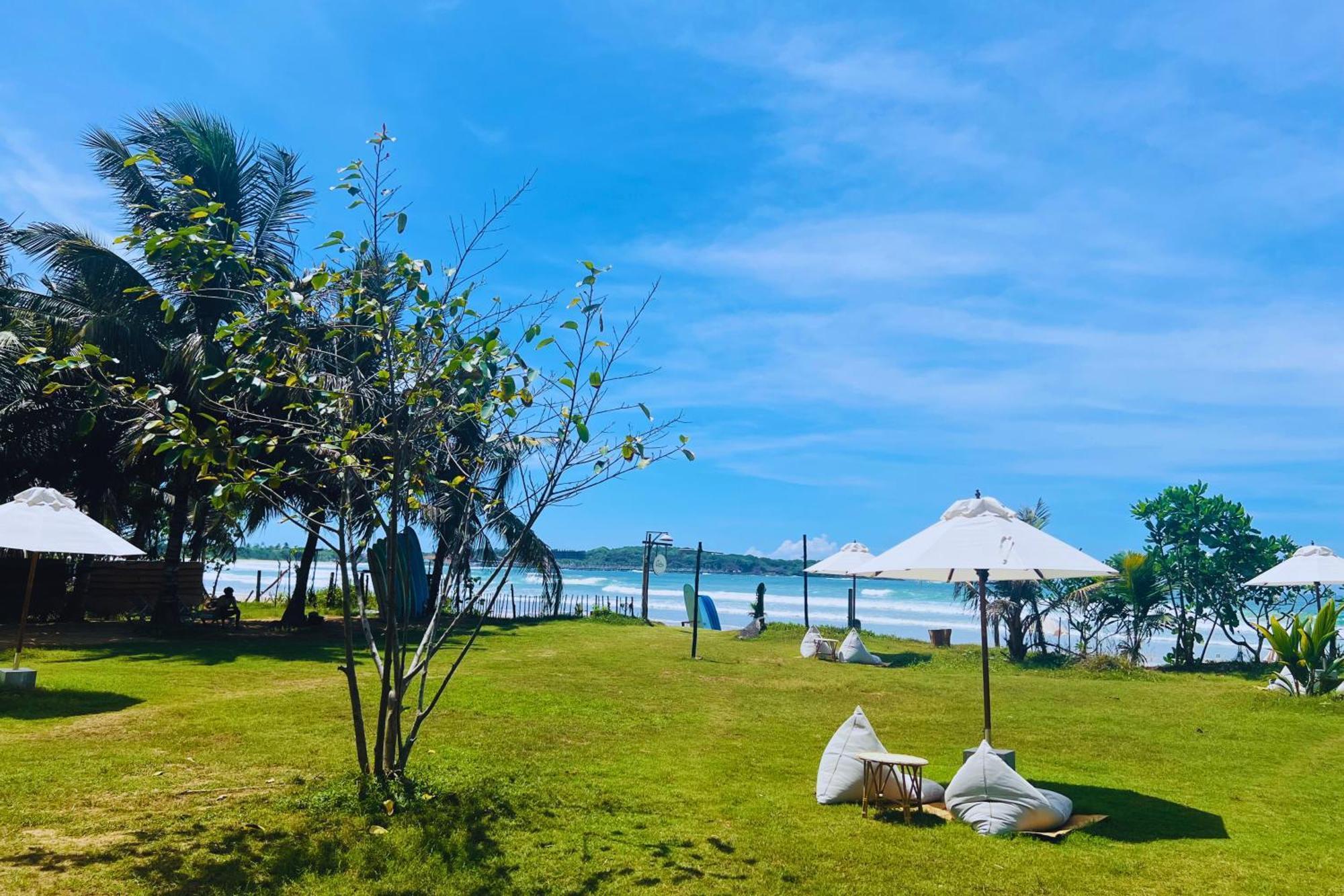 Calma - Surf, Yoga & Coffee On A Private Beach 迪克韦勒 外观 照片