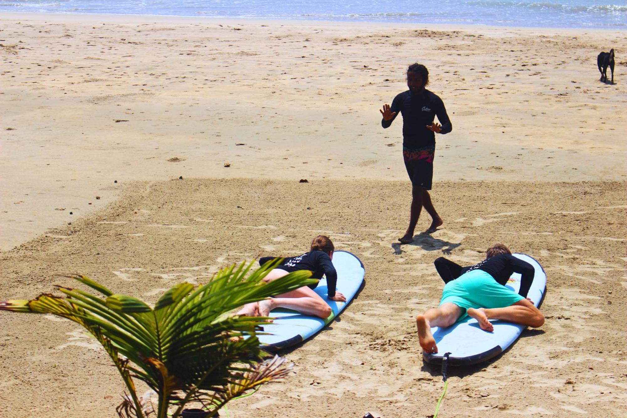 Calma - Surf, Yoga & Coffee On A Private Beach 迪克韦勒 外观 照片