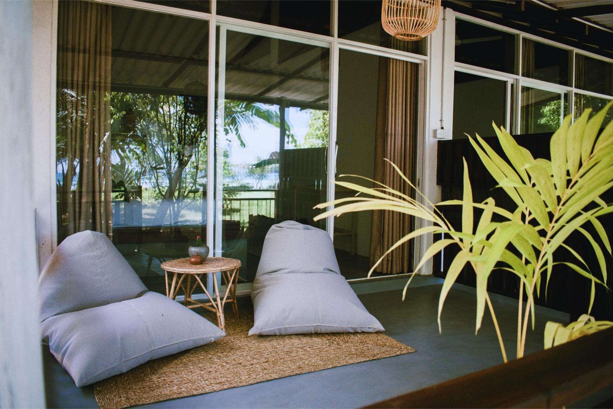 Calma - Surf, Yoga & Coffee On A Private Beach 迪克韦勒 外观 照片