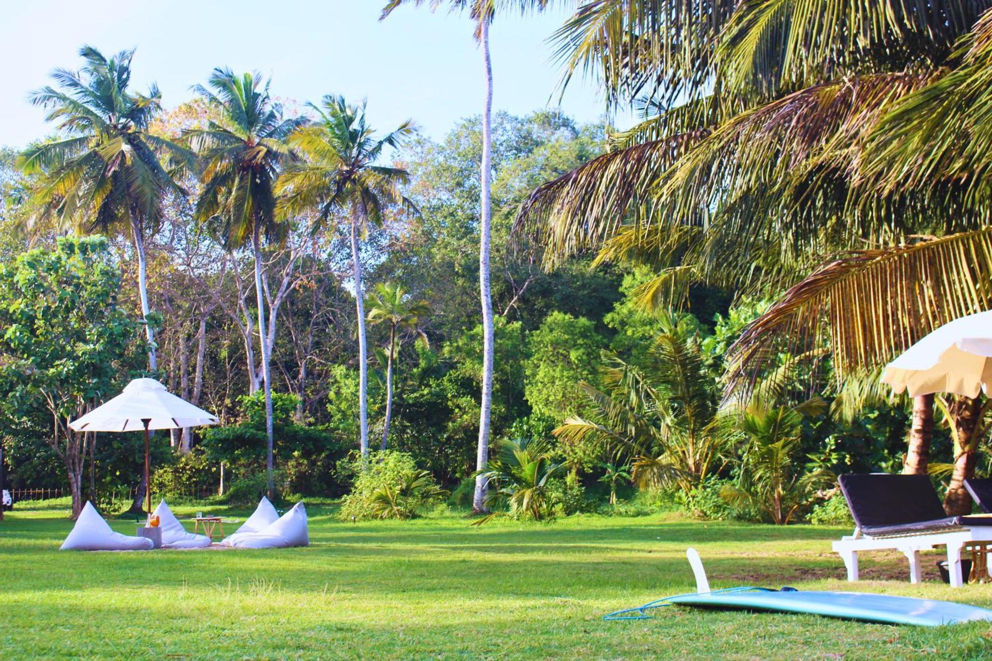 Calma - Surf, Yoga & Coffee On A Private Beach 迪克韦勒 外观 照片