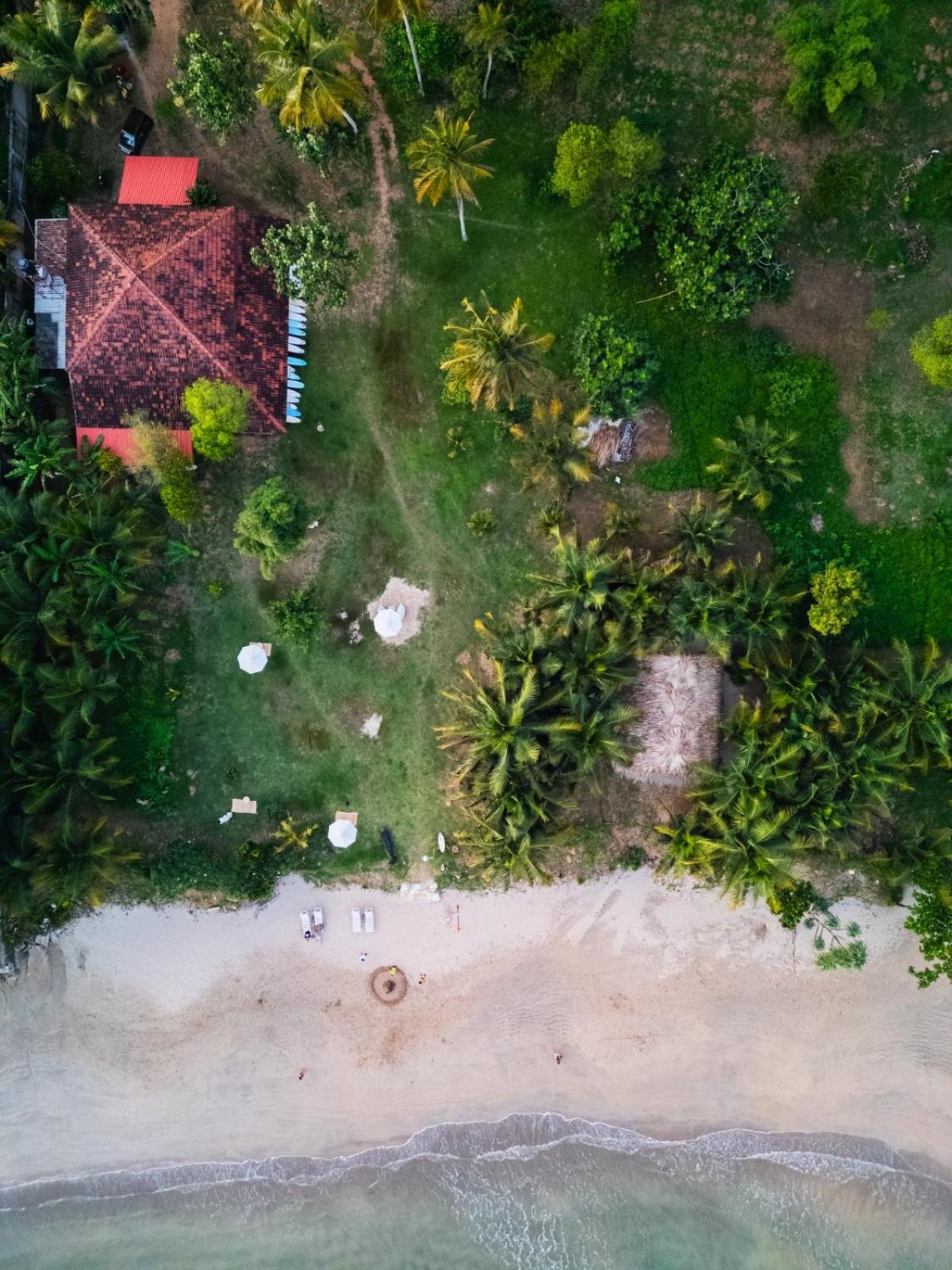 Calma - Surf, Yoga & Coffee On A Private Beach 迪克韦勒 外观 照片