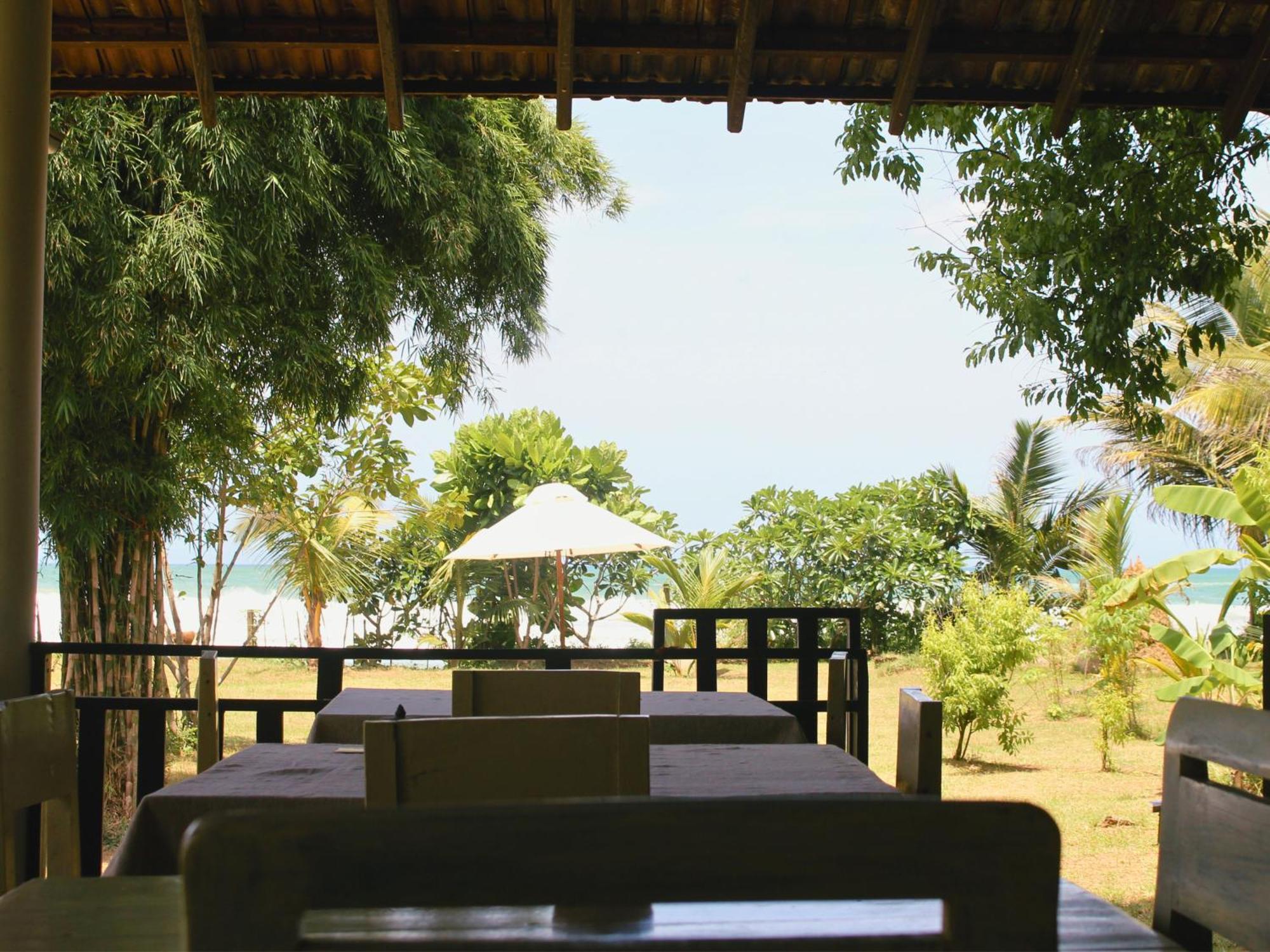Calma - Surf, Yoga & Coffee On A Private Beach 迪克韦勒 外观 照片