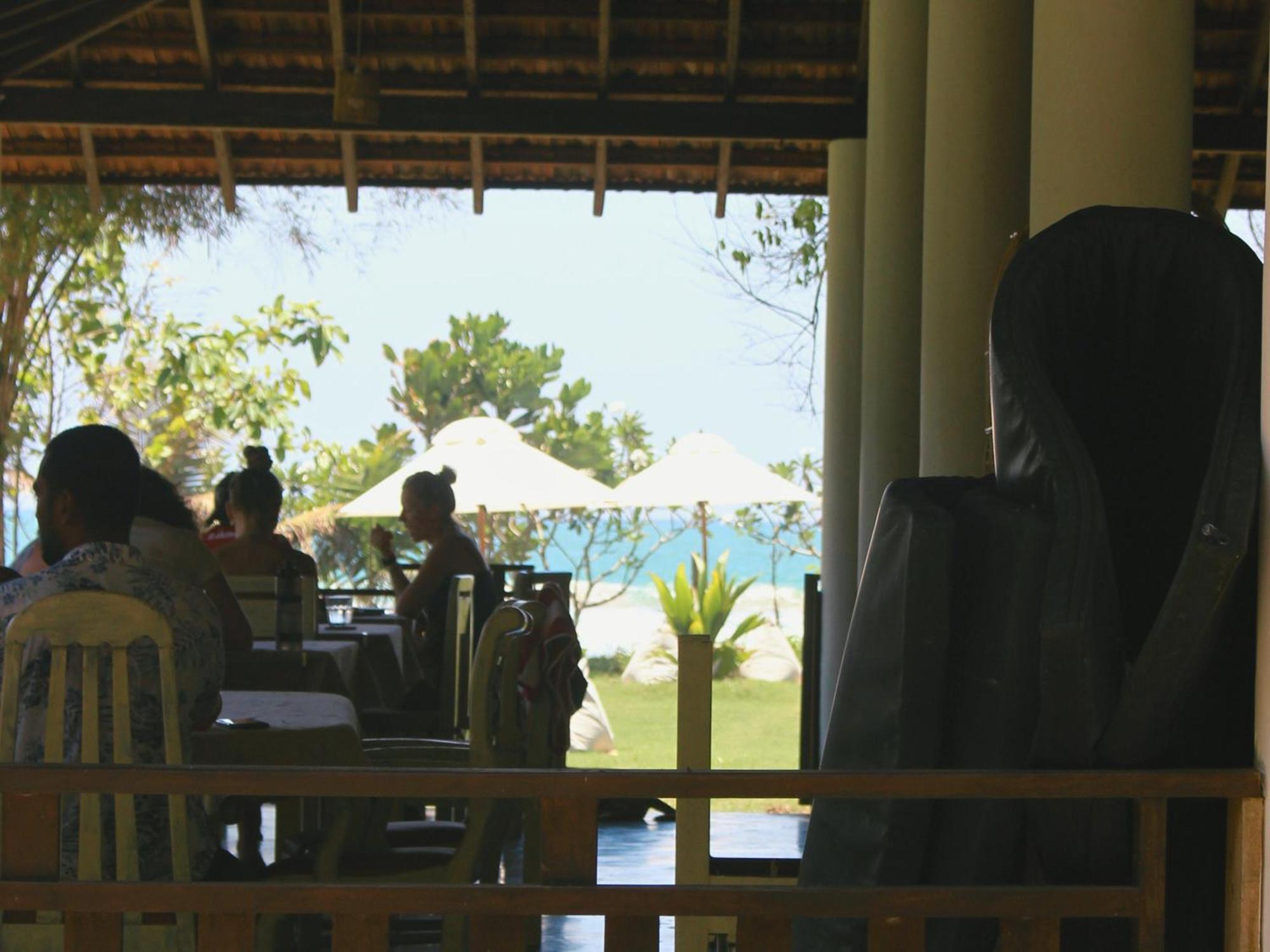 Calma - Surf, Yoga & Coffee On A Private Beach 迪克韦勒 外观 照片